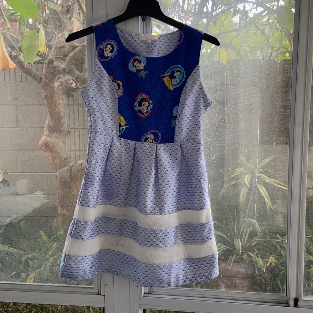 FYI minty gogo snowy white zip side dress size large